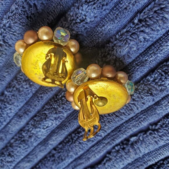 Vintage Clip Earrings Cluster Faceted Beads & Faux Pearl Grannycore Mid Century - Picture 4 of 12